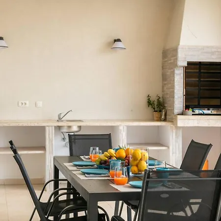 Sandi Villa
