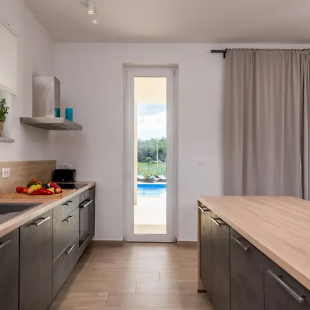 Sandi Villa Póla