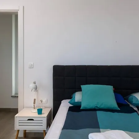 Sandi Villa